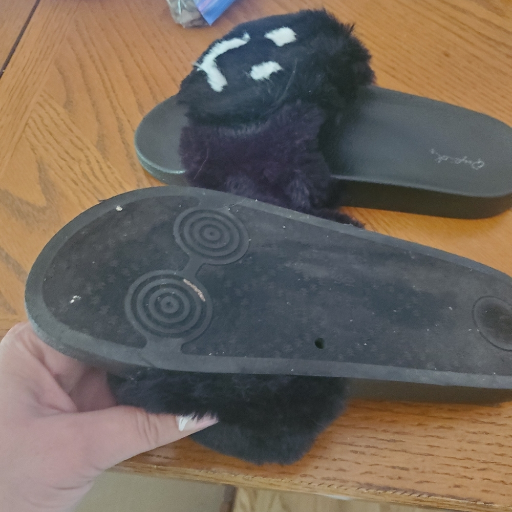 Fuzzy face slippers